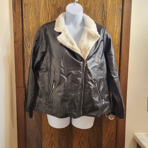 Torrid Size 3 v(22/24W) Faux Leather Sherpa Lined Moto Jacket NWT - Picture 4 of 14